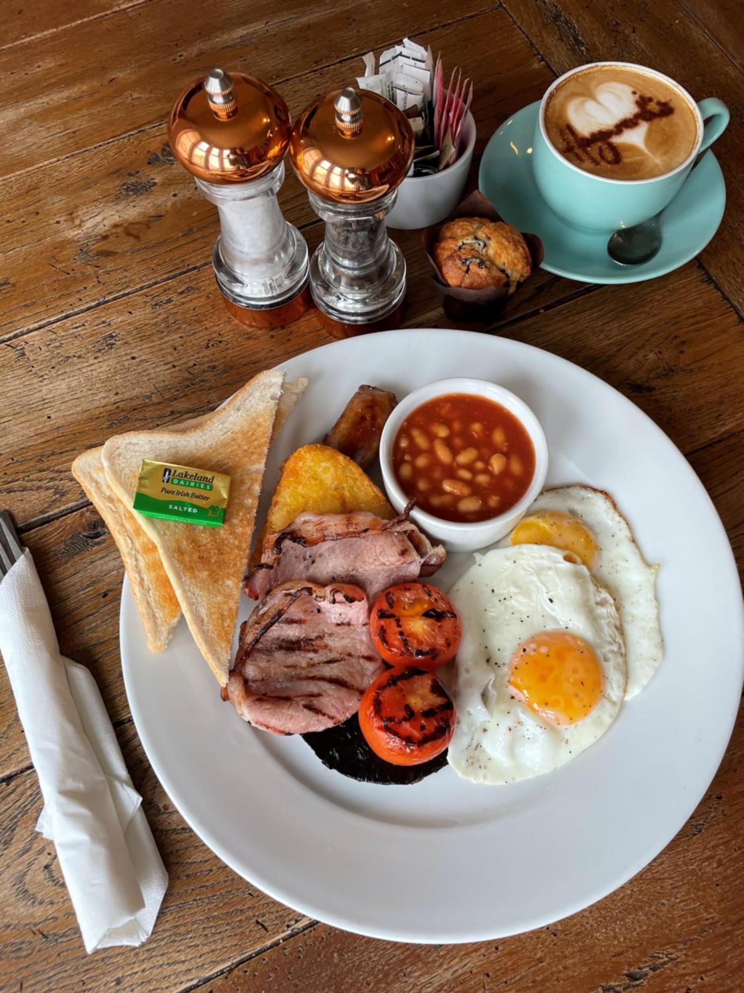 Hayward'S At The Grasmere Кейншам Екстериор снимка