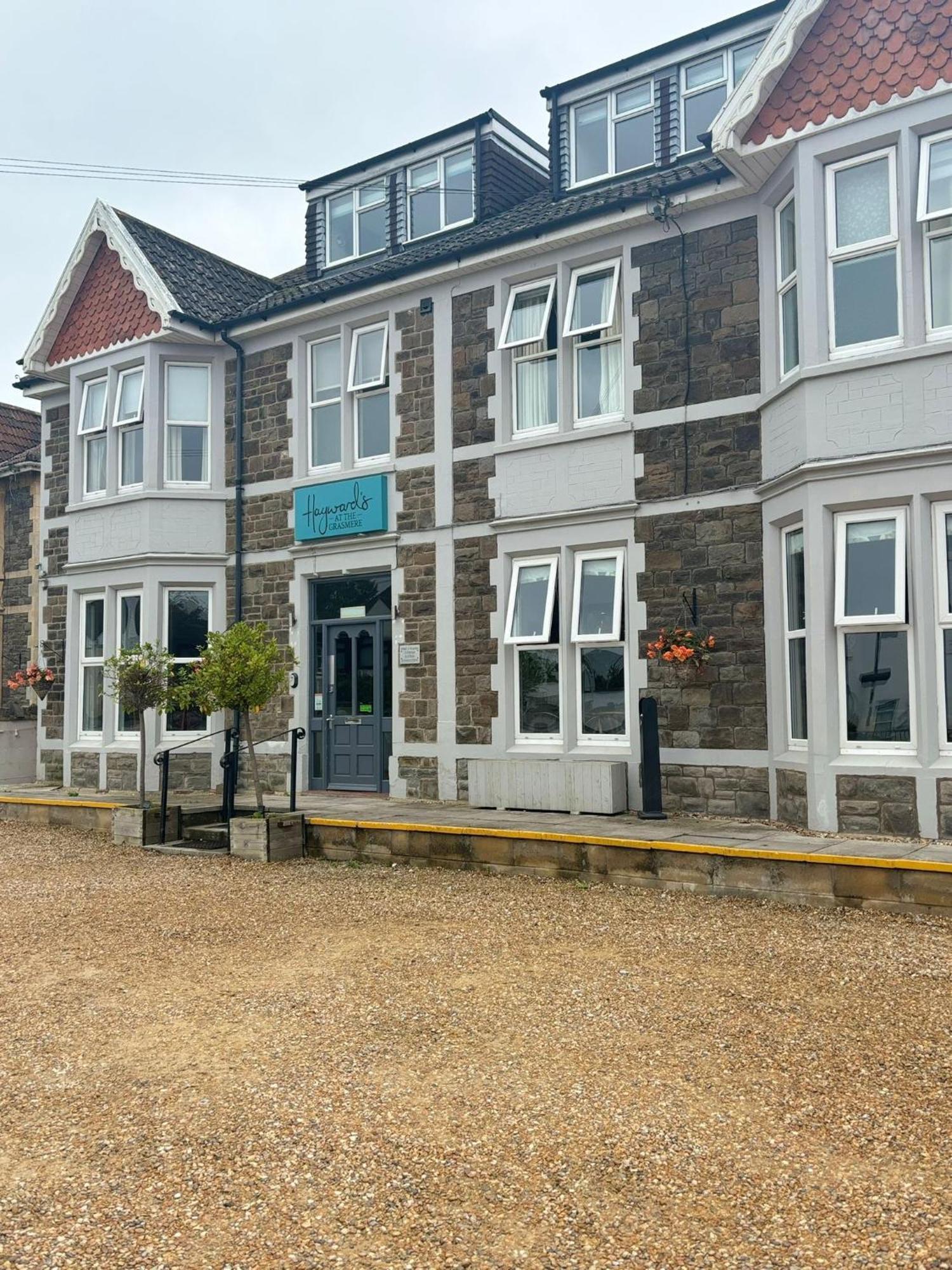 Hayward'S At The Grasmere Кейншам Екстериор снимка
