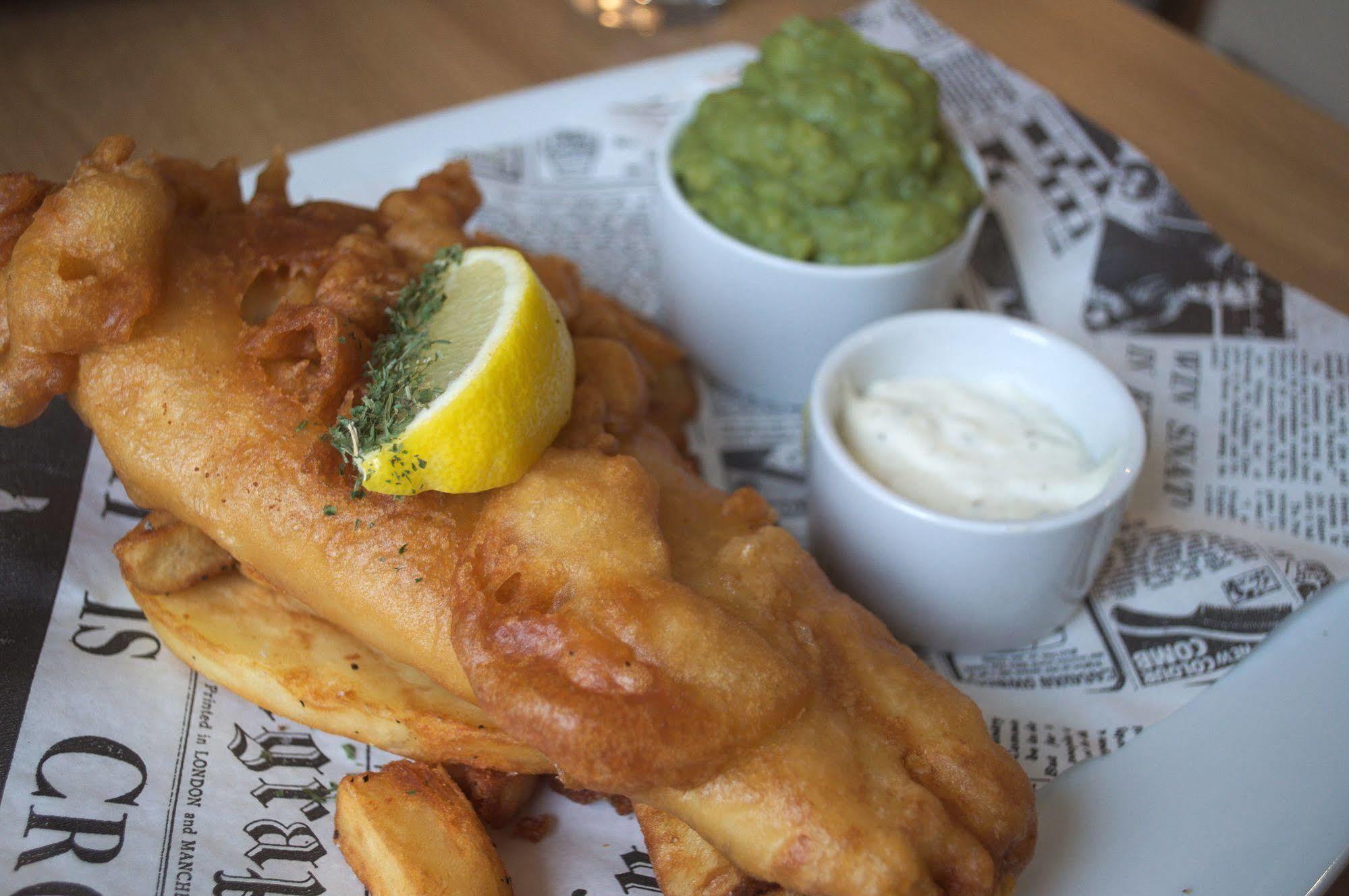 Hayward'S At The Grasmere Кейншам Екстериор снимка