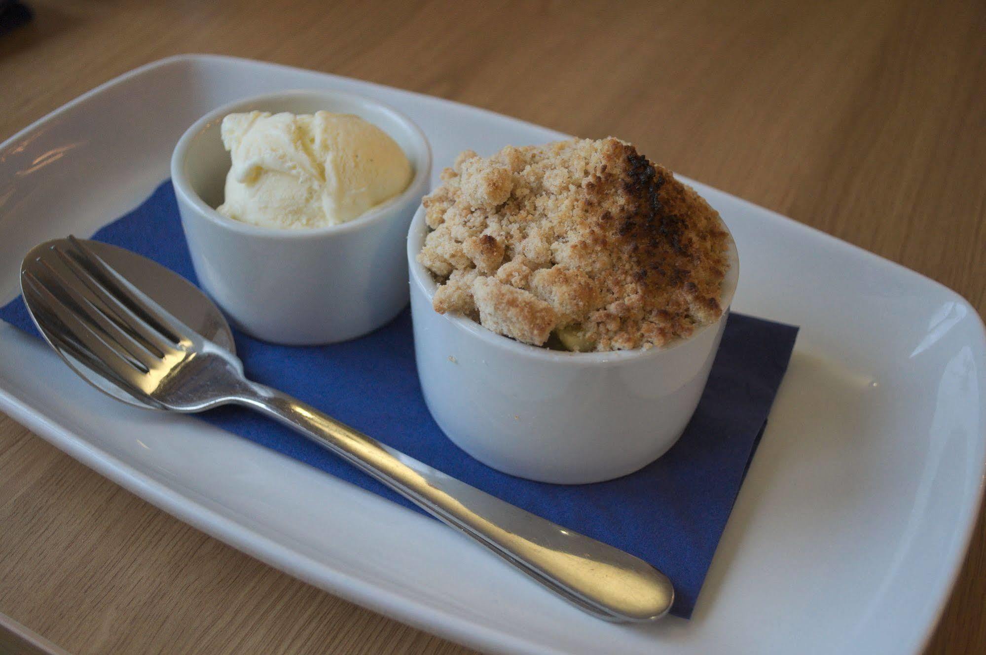 Hayward'S At The Grasmere Кейншам Екстериор снимка