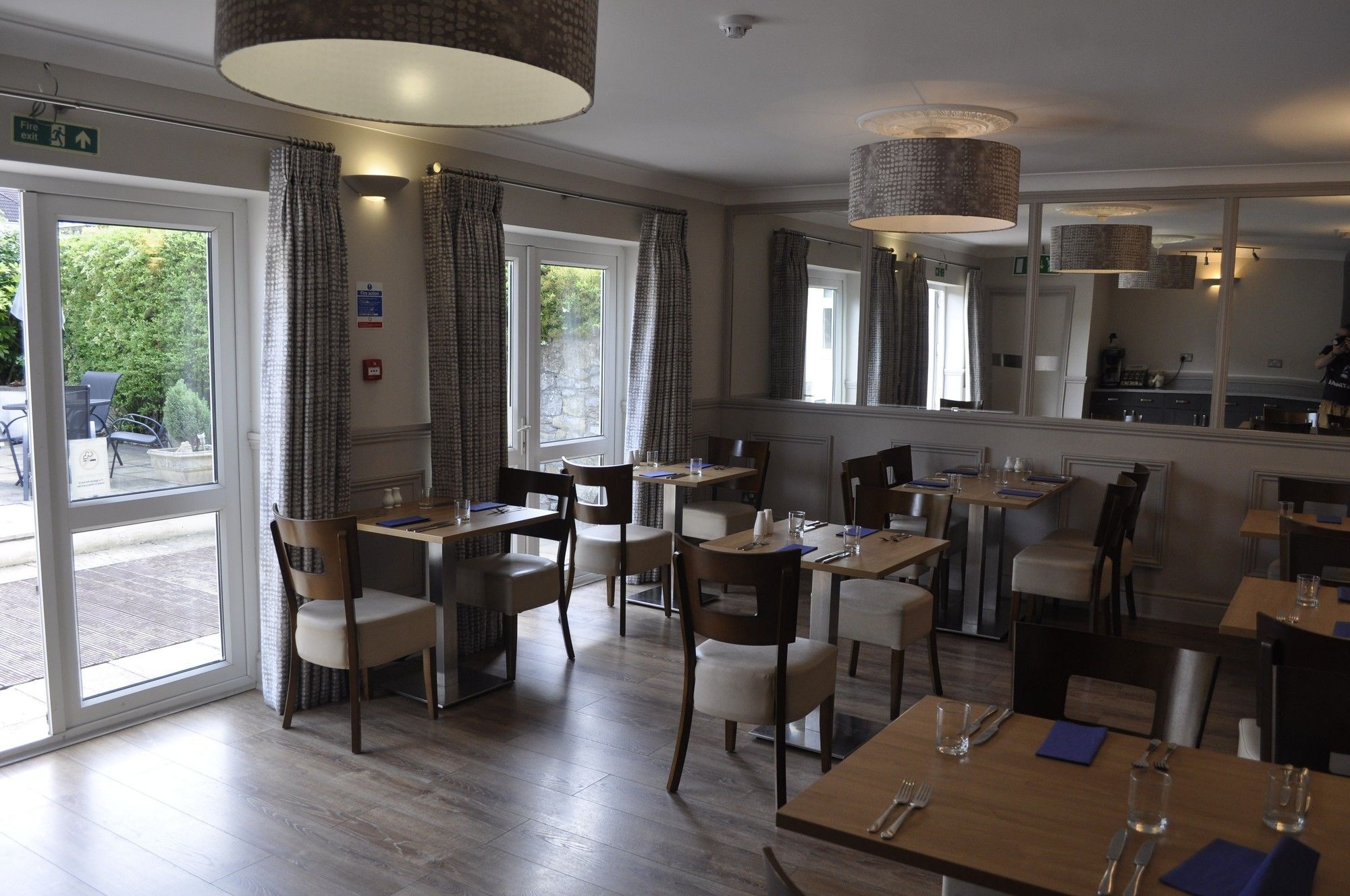 Hayward'S At The Grasmere Кейншам Екстериор снимка