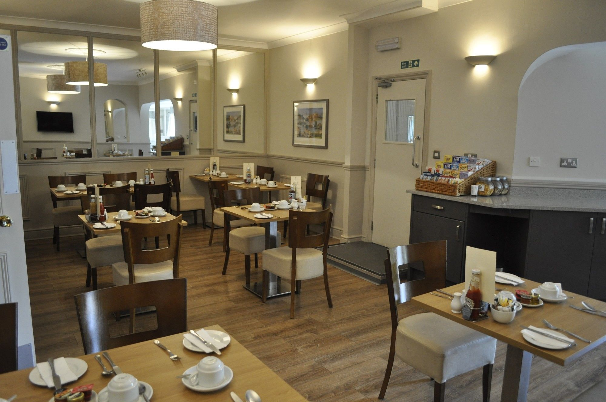Hayward'S At The Grasmere Кейншам Екстериор снимка